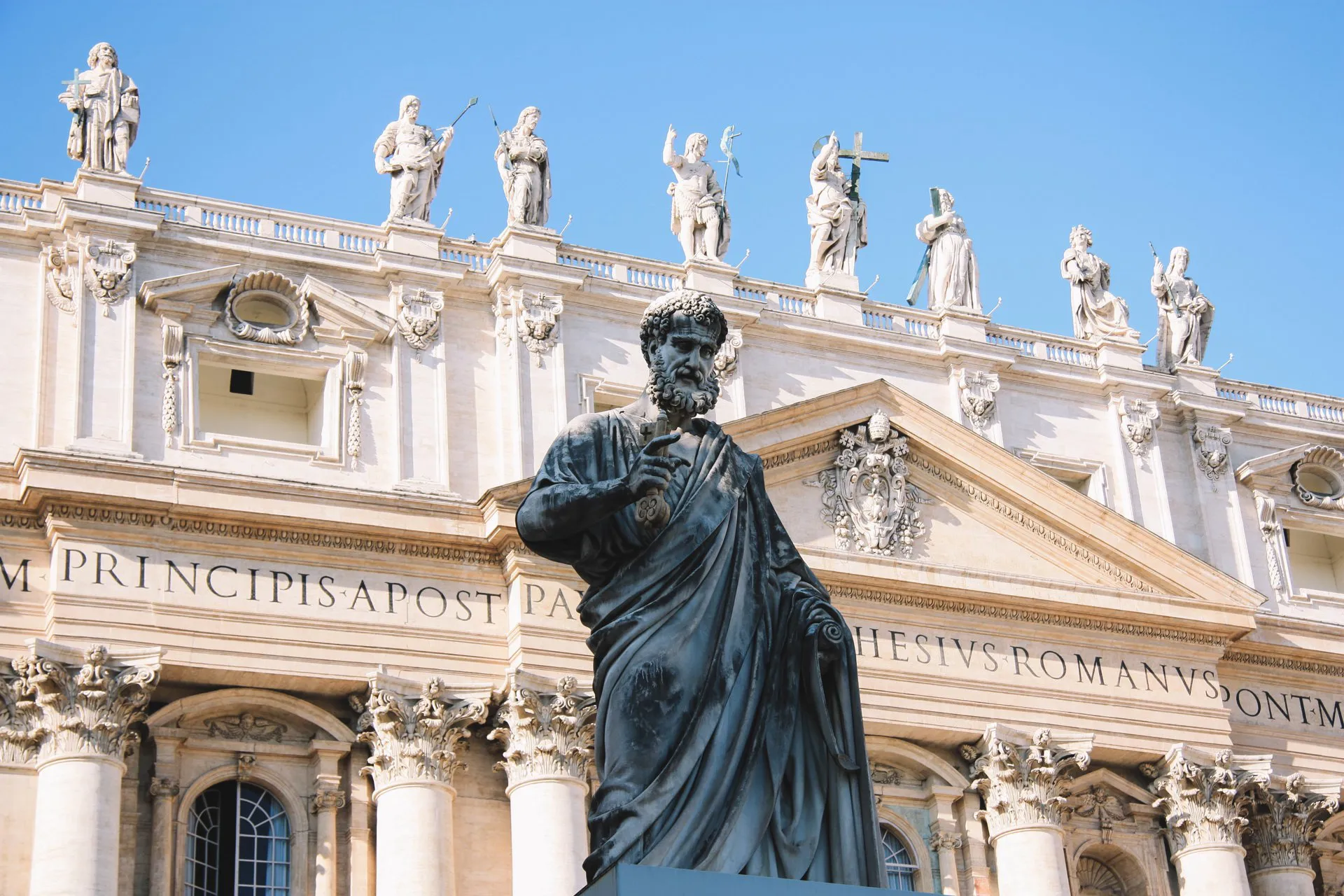 St Peters Statue Image