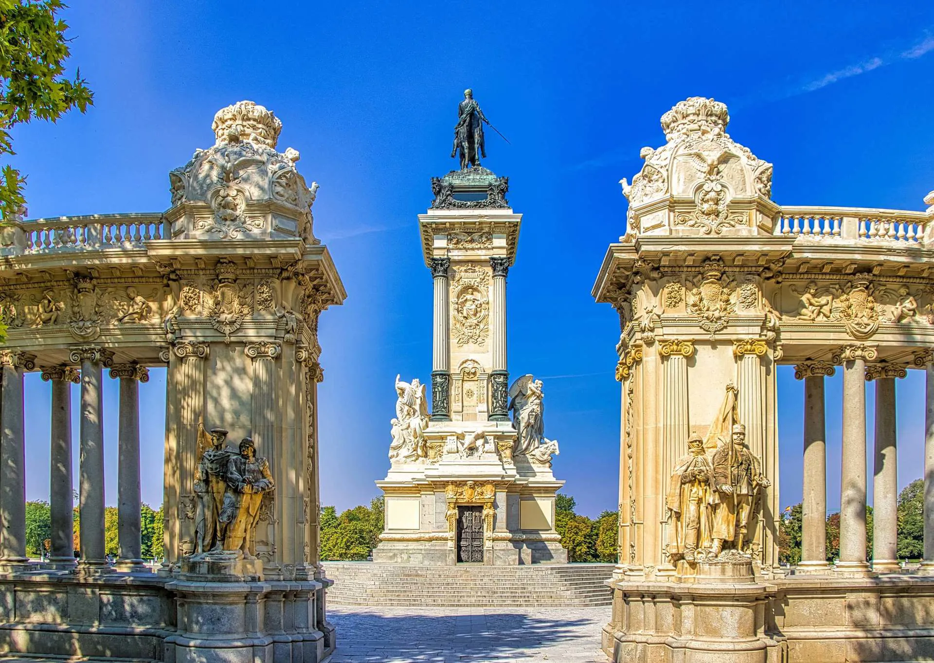 Madrid - Monument to Alfonso XII Image
